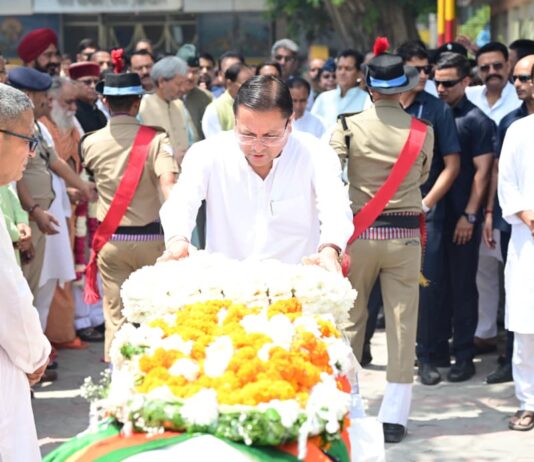 BC Khanduri Funeral : भुवन चंद्र खंडूड़ी की अंतिम यात्रा में उमड़ा जनसैलाब, मुख्यमंत्री धामी एवं मनोहर लाल खट्टर जनप्रतिनिधि हुए शामिल BC Khanduri Funeral