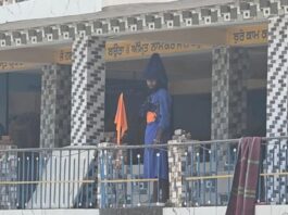 NAGARASU GURDWARA NIHANG VIOLENCE : नगरासू गुरुद्वारे की छत से उतरे 2 निहंग, 5 अभी भी डटे हैं; बाहर ITBP भी तैनात NAGARASU GURDWARA NIHANG VIOLENCE