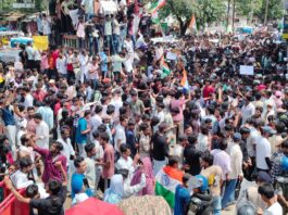 Darbhanga protest : कटिहार के बाद दरभंगा में बवाल,पत्थरबाजी में SP घायल; पुलिस ने छात्रों पर भांजी लाठियां Darbhanga protest
