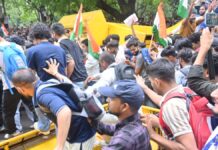 CJP protest : संसद भवन के करीब पहुंचे प्रदर्शनकारी, अमित शाह से मिलने पहुंचे धर्मेंद्र प्रधान CJP protest