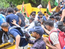 CJP protest : संसद भवन के करीब पहुंचे प्रदर्शनकारी, अमित शाह से मिलने पहुंचे धर्मेंद्र प्रधान CJP protest