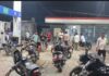 Rudrapur Petrol Adulteration : रुद्रपुर में पेट्रोल भरवाते ही अचानक बंद हुए दर्जनों वाहन, उपभोक्ताओं का हंगामा Rudrapur Petrol Adulteration