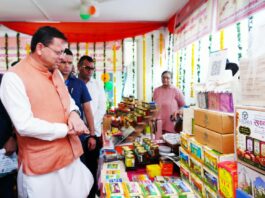 Sashakt Behna Utsav : सशक्त बहना उत्सव में CM धामी ने की लोकल उत्पादों की खरीदारी Sashakt Behna Utsav