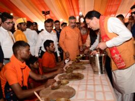 Kanwar Yatra 2026 : मुख्यमंत्री ने स्वास्थ्य सेवा शिविर का किया शुभारंभ, श्रद्धालुओं को अपने हाथों से परोसा भोजन Kanwar Yatra 2026