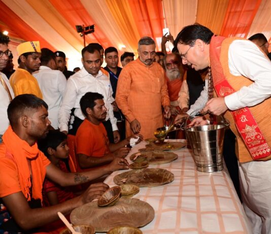 Kanwar Yatra 2026 : मुख्यमंत्री ने स्वास्थ्य सेवा शिविर का किया शुभारंभ, श्रद्धालुओं को अपने हाथों से परोसा भोजन Kanwar Yatra 2026