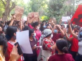 KALKAJI GANG RAPE CASE : दिल्ली में छात्राएं सड़क पर उतरीं, कालकाजी सामूहिक दुष्कर्म के विरोध में निकाला मार्च KALKAJI GANG RAPE CASE