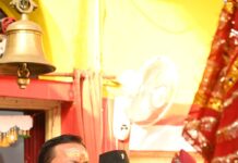 सीएम ने बाबा विश्वनाथ से प्रधानमंत्री के स्वस्थ एवं दीर्घायु जीवन की कामना